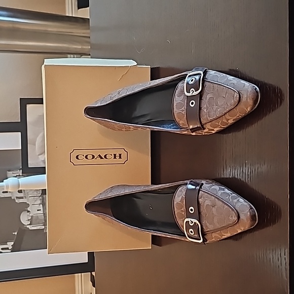 🎁Coach Vintage Logo Pumps Heels, NOT OUTLET🎁 - Picture 1 of 7